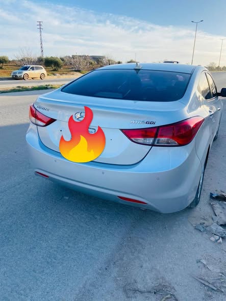 هيونداي إلنترا 2012 - صورة 2