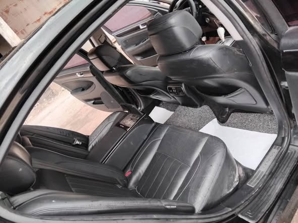 هونداي جينيسيس 2013 - صورة 1