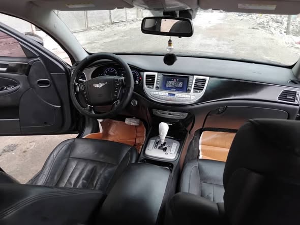 هونداي جينيسيس 2013 - صورة 2