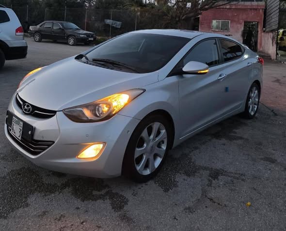Hyundai Elantra 2011 - صورة 4