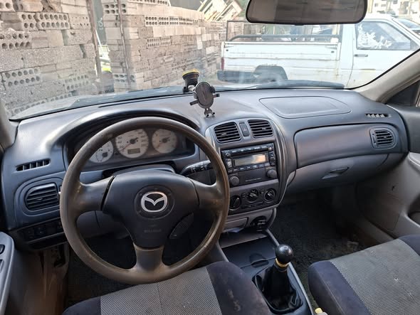 مازدا 323 2004 - صورة 3