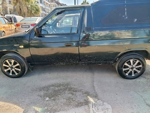 سكودا كرتا 1994 - صورة 2