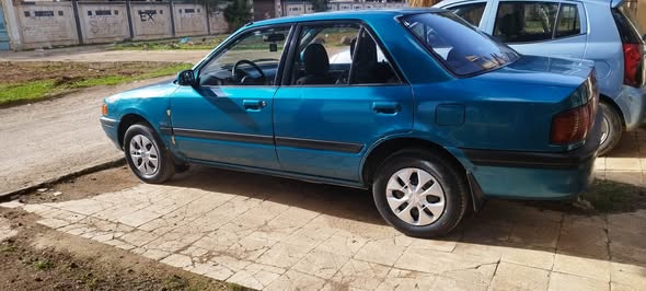 مازدا 323 1993 - صورة 2