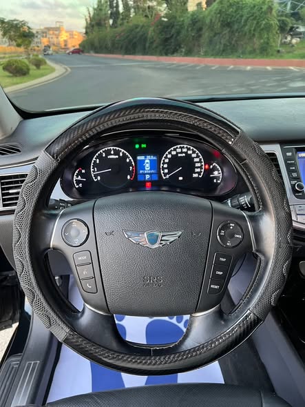 هونداي جينيسيس 2012 - صورة 4