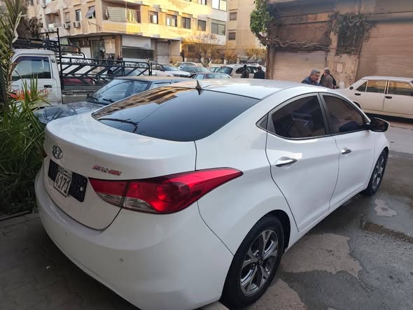 هيونداي إلنترا 2012 - صورة 2