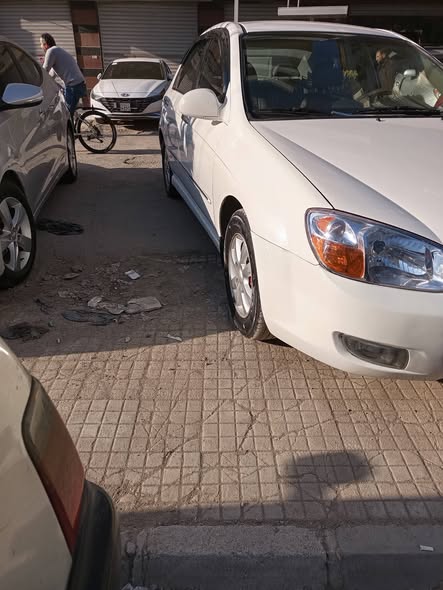 كيا سيراتو 2007 - صورة 2