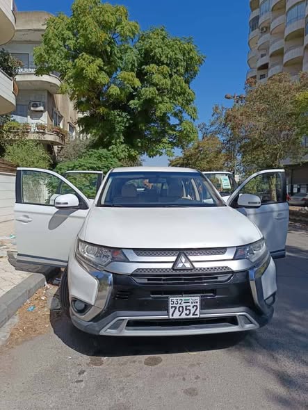 ميتسوبيشي أوت لاندر 2019 - صورة 1