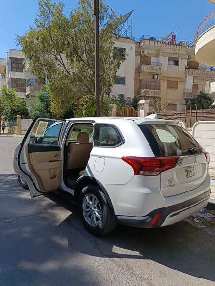 ميتسوبيشي أوت لاندر 2019 - صورة 2