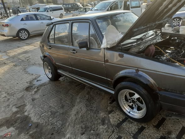 فولكس واجن جولف 1977 - صورة 1