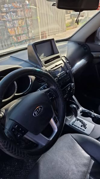 كيا سورينتو 2011 - صورة 4