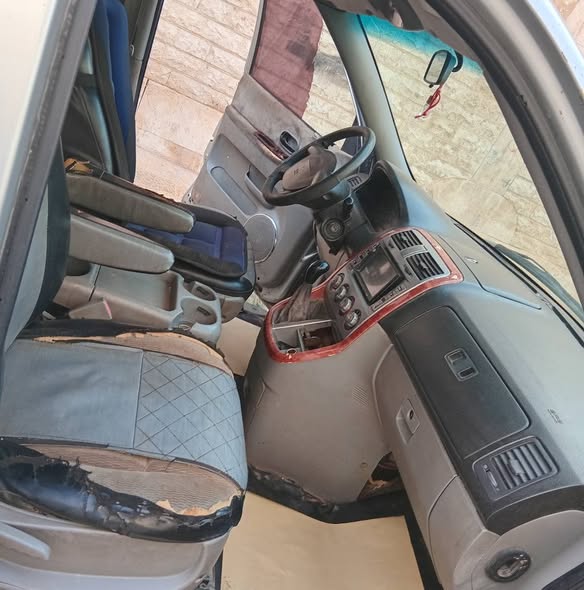 كيا كرنفال 2005 - صورة 3