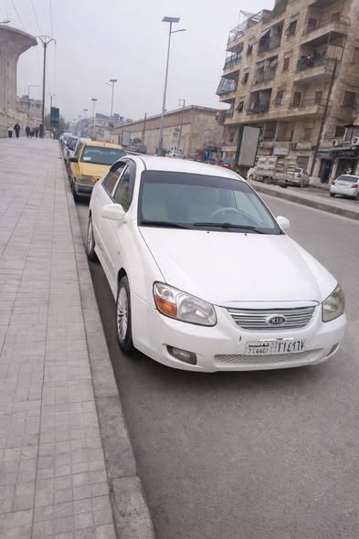 كيا سيراتو 2006 - صورة 1