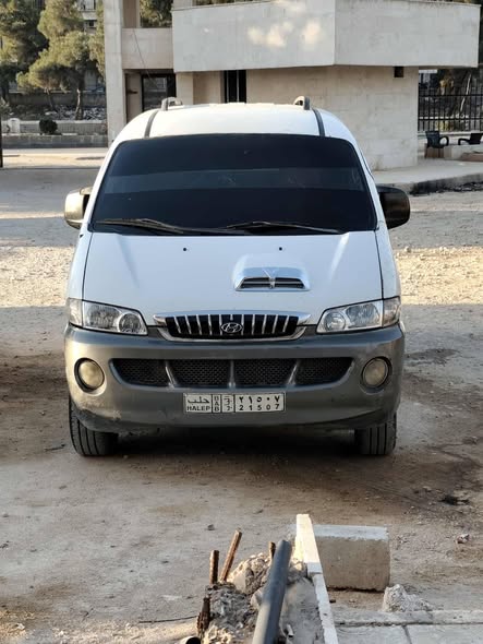 هيونداي ستاريكس 2004 - صورة 1