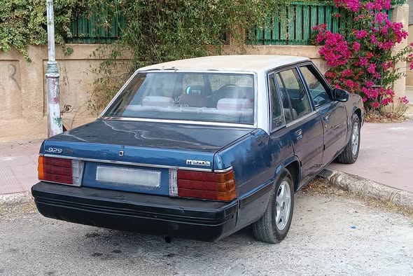 مازدا 929 1983 - صورة 2