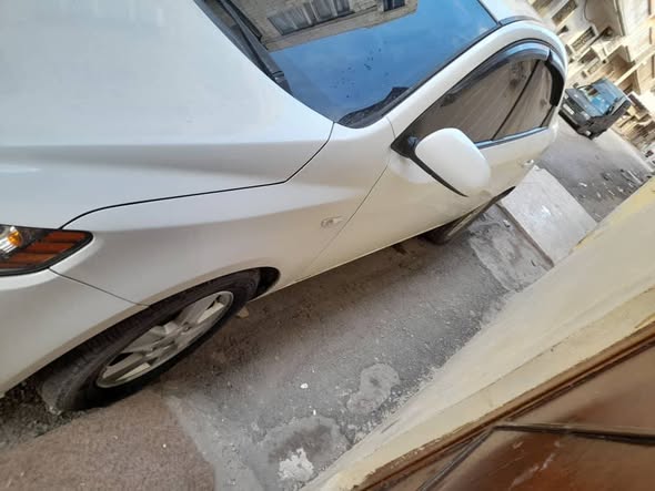 كيا فورتي 2011 - صورة 4