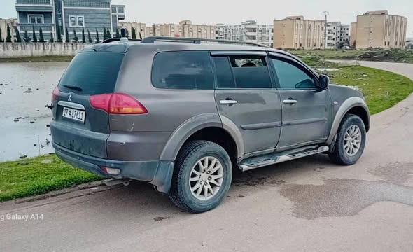 ميتسوبيشي باجيرو سبورت 2012 - صورة 3