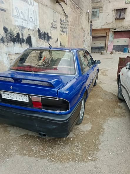 ميتسوبيشي كالانت 1988 - صورة 3