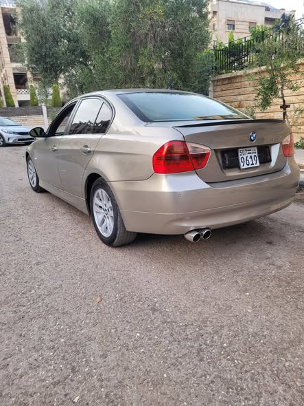 BMW 320 2010 - صورة 2