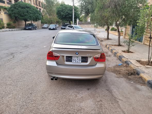 BMW 320 2010 - صورة 3