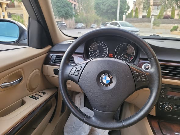 BMW 320 2010 - صورة 4