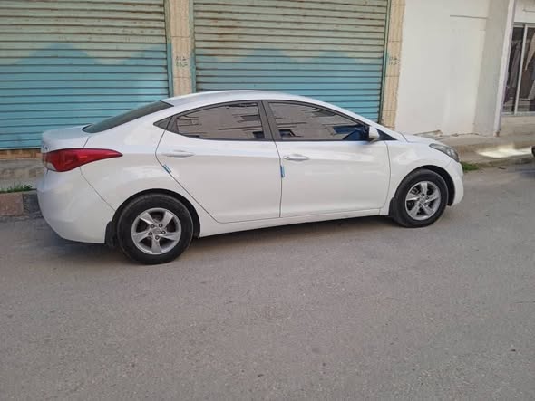 هيونداي إلنترا 2012 - صورة 1