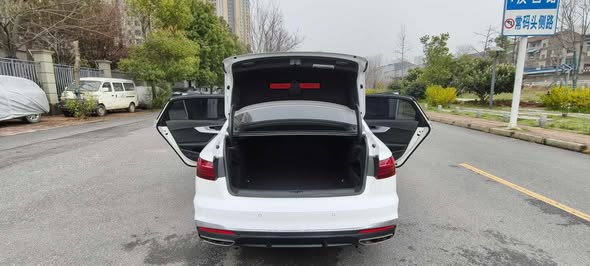 أودي A4L 2022 - صورة 5