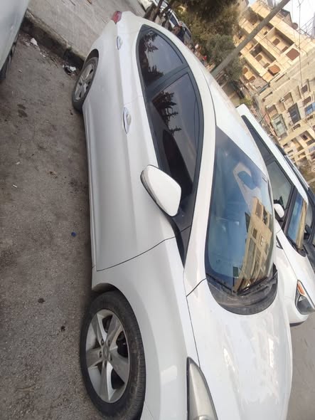 هيونداي افانتي 2011 - صورة 2