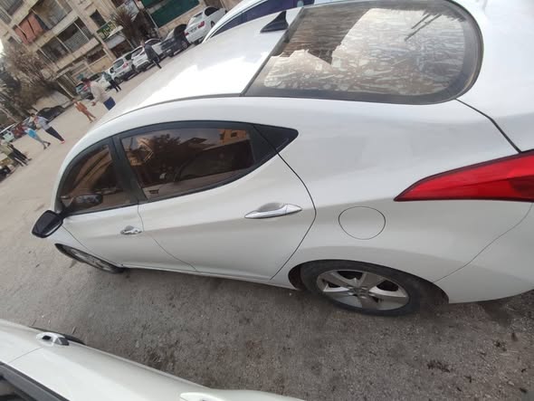 هيونداي افانتي 2011 - صورة 4