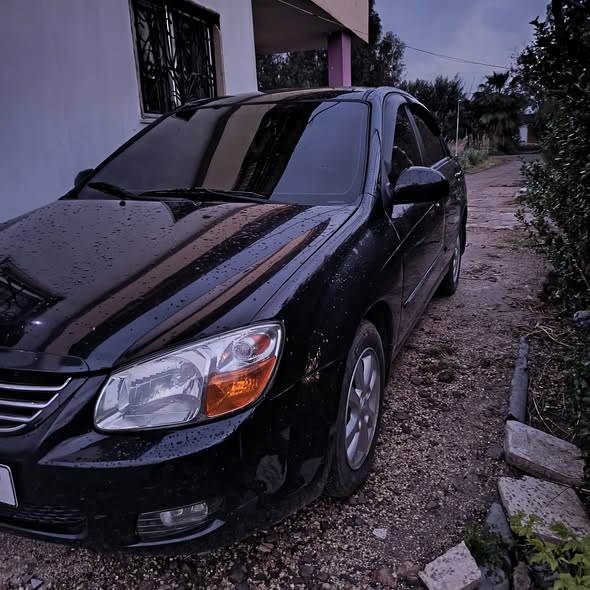 كيا سيراتو 2008 - صورة 1