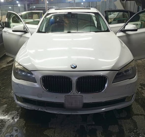 BMW 740Li 2012 - صورة 1