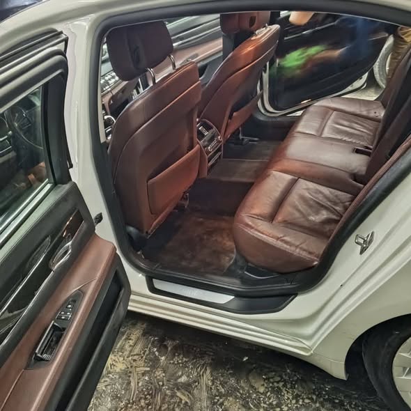 BMW 740Li 2012 - صورة 5