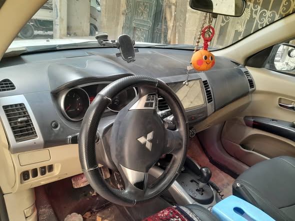 ميتسوبيشي اوتلاندر 2012 - صورة 3