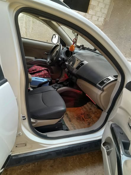 ميتسوبيشي اوتلاندر 2012 - صورة 4