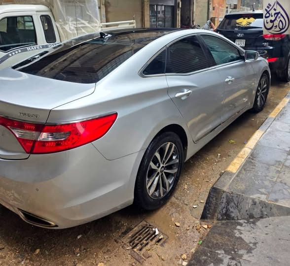 هيونداي آزيرا غراند 2011 - صورة 3