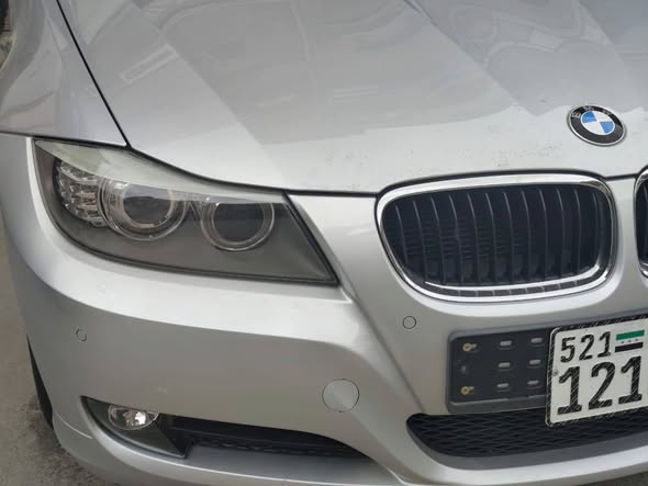 BMW 320i 2011 - صورة 3
