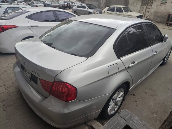 BMW 320i 2011 - صورة 4