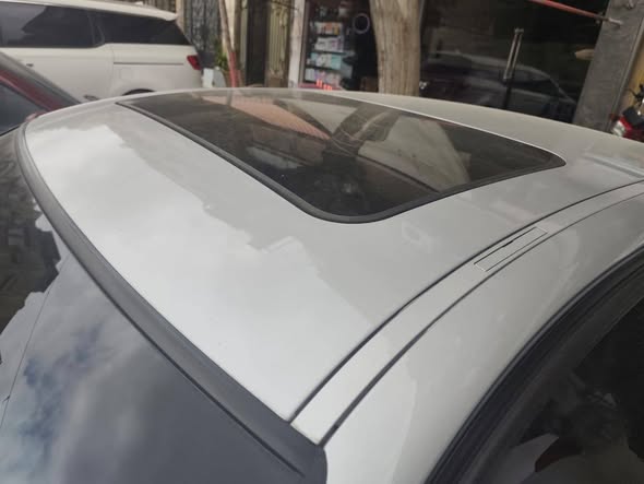 BMW 320i 2011 - صورة 5