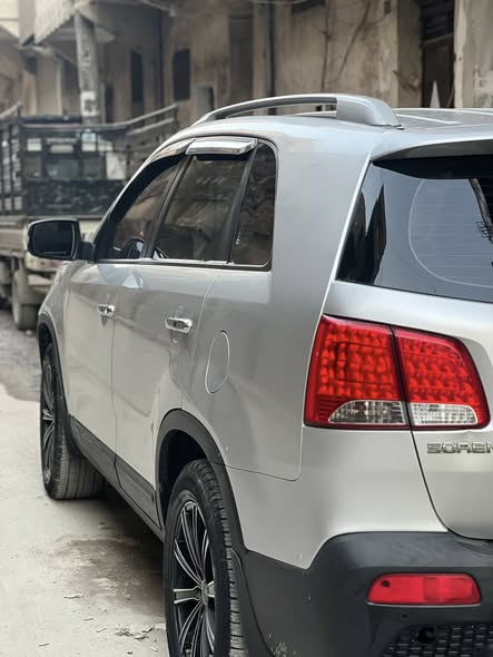 كيا سورينتو 2011 - صورة 2