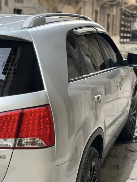 كيا سورينتو 2011 - صورة 3