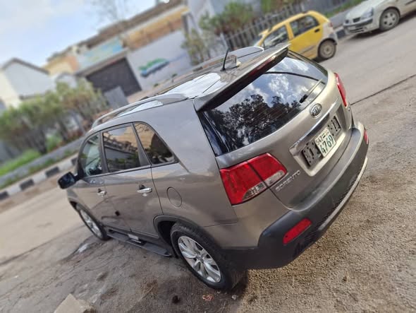 كيا سيرنتو 2012 - صورة 2