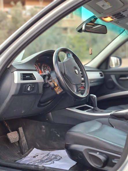 BMW 330 2011 - صورة 5