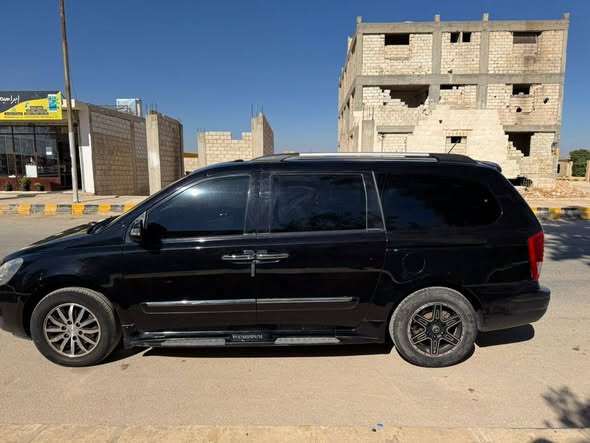 كيا جراند كرنفال 2010 - صورة 3