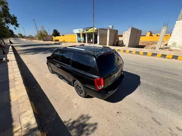 كيا جراند كرنفال 2010 - صورة 4