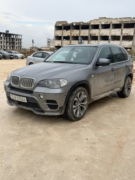 بي ام دبليو اكس فايف 2011 - صورة 1