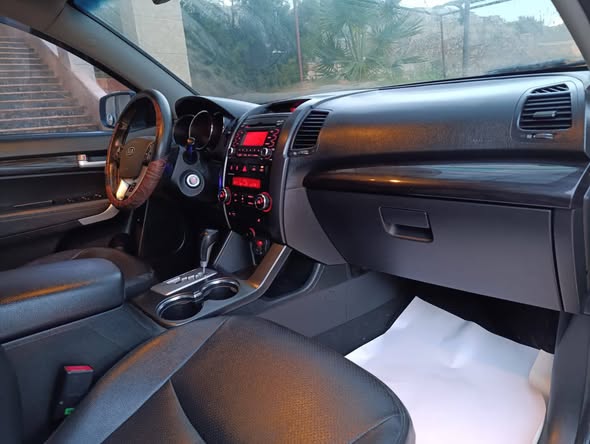 كيا سورينتو 2010 - صورة 2