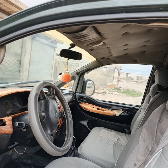 هيونداي ستاريكس 1998 - صورة 3