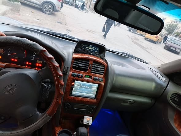 هيونداي سنتافية 2003 - صورة 4