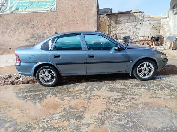 أوبل فيكترا 1998 - صورة 2