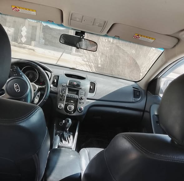 كيا فورتي 2011 - صورة 4