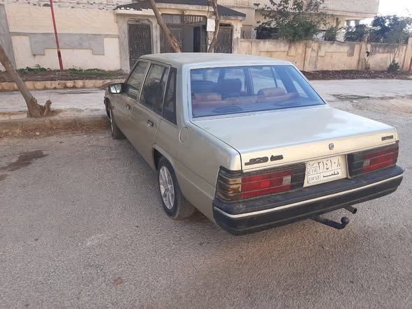 مازدا 929 1983 - صورة 2